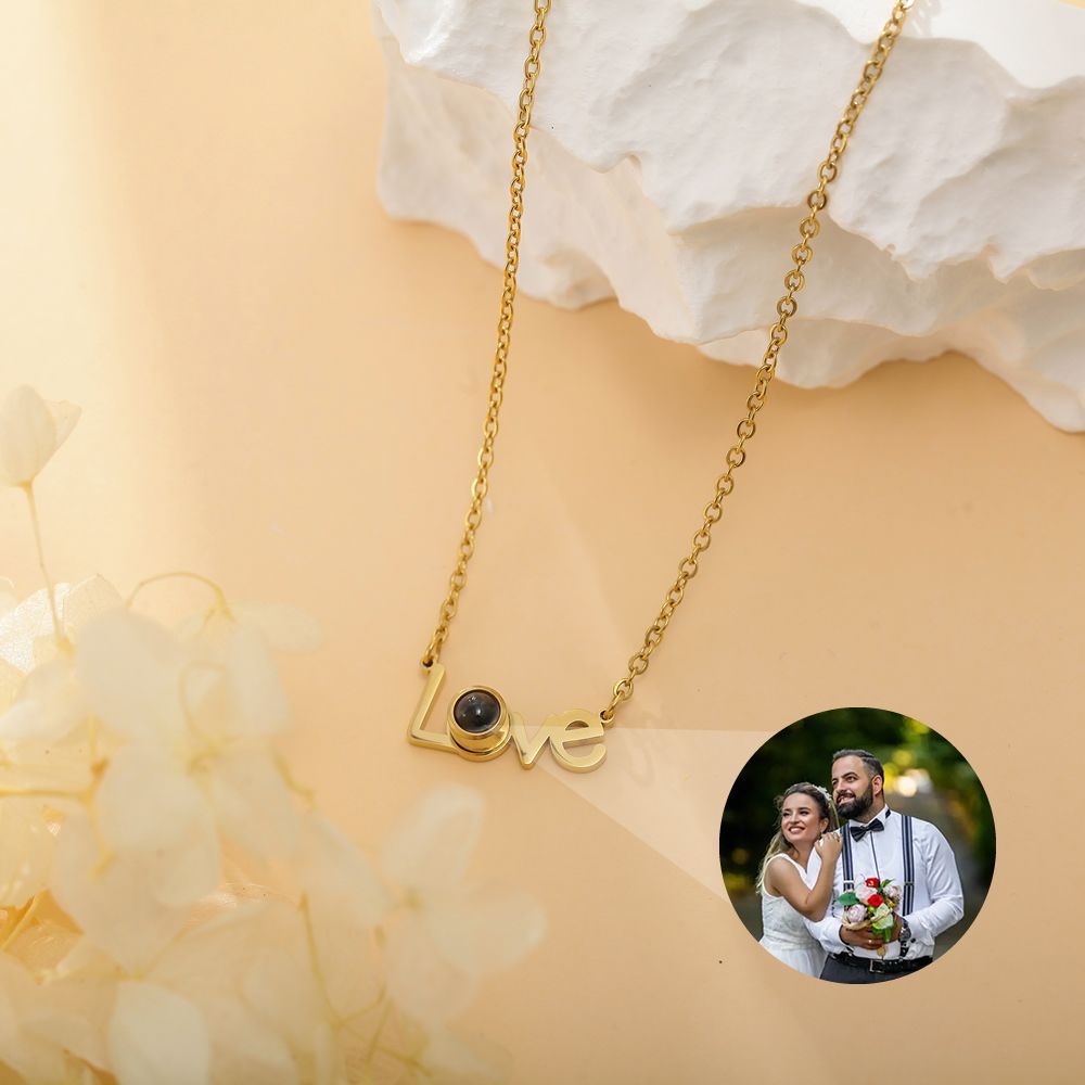 Personalised love-shaped necklace with custom photo projection – romantic jewellery gift for her