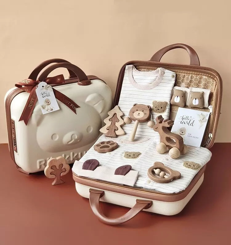 15-Piece Little Bear Baby Gift Basket – Newborn Set 0–6 Months