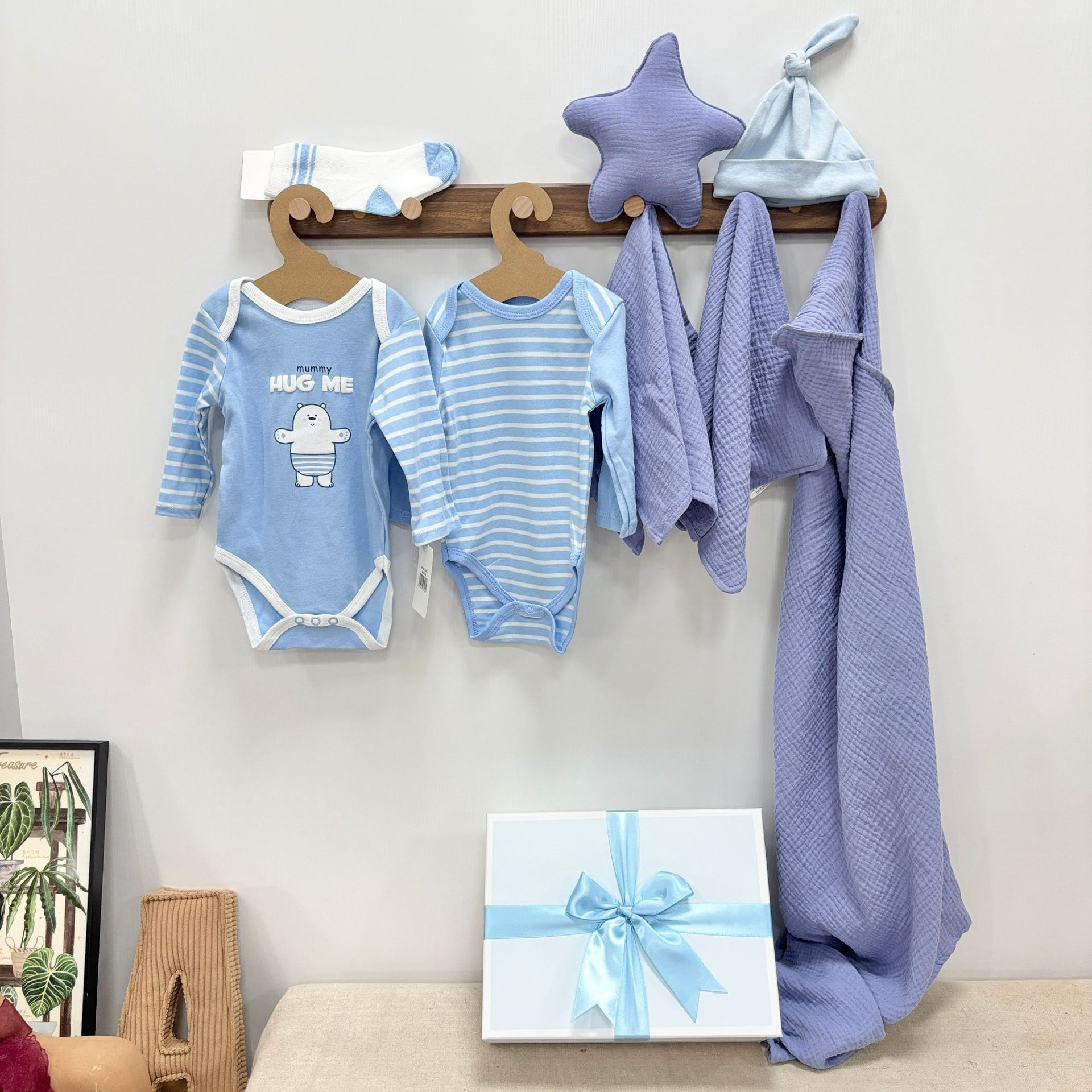 'Hug Me' Newborn Baby Boy Gift Set 8-Piece Gift Box
