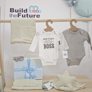 8-Piece Newborn Baby Gift Box 'Mum & Dad' New Boss'