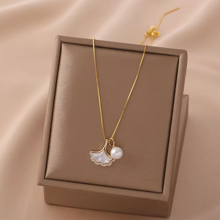 Handmade S925 silver ginkgo leaf pearl necklace with freshwater pearl