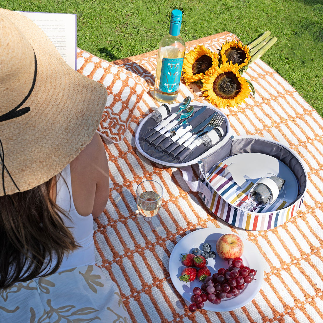 Country Living 2-Person Picnic Bag – Round Striped Insulated Set for Couples | Outdoor Picnic Gift NZ
