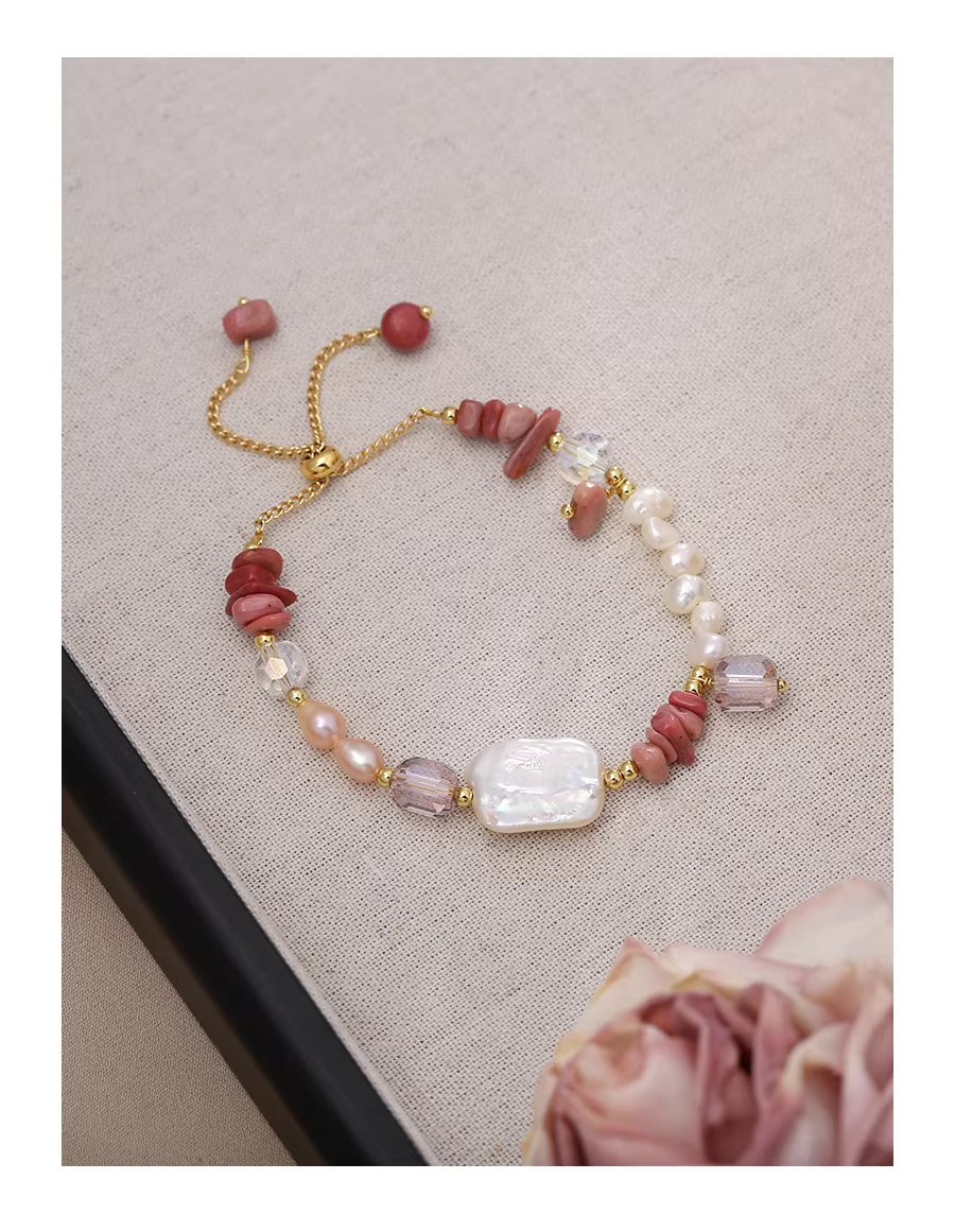 Baroque pearl bracelet with rose stone and crystal beads
