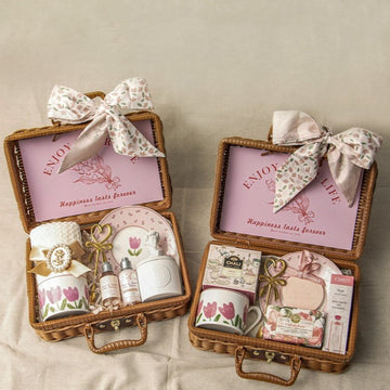Elegant Women’s Gift Basket – Rose & Tulip Collection
