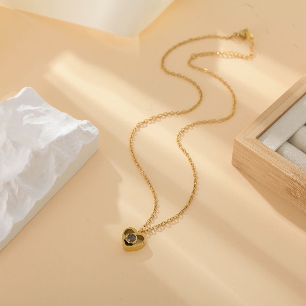 Personalised sweetheart necklace with hidden photo projection – romantic gift for her