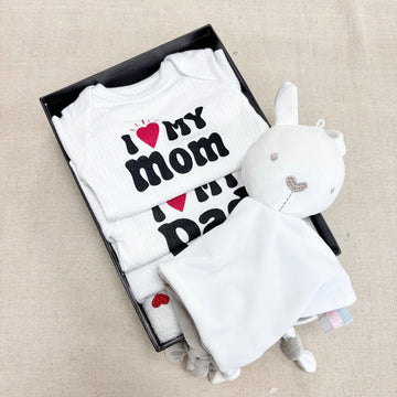 ‘I Love My Family’ Newborn Baby Gift Box 10-Piece Gift Set