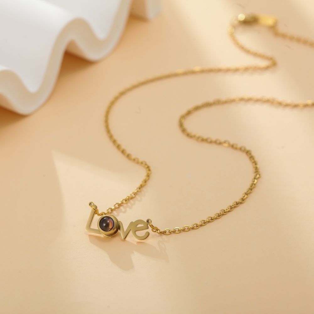 Personalised love-shaped necklace with custom photo projection – romantic jewellery gift for her